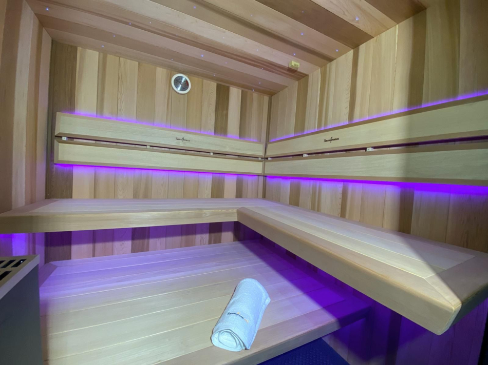 Levitující lavice v sauně
