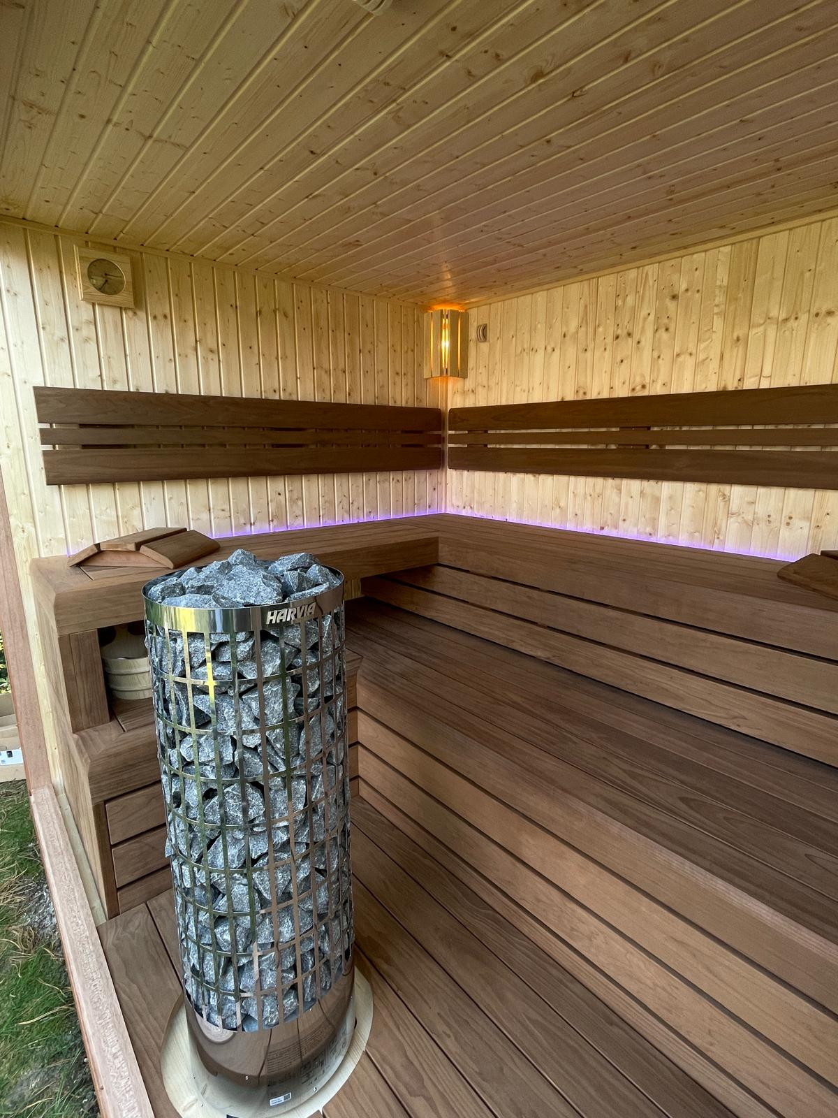 Venkovní sauna, Pinea Praha